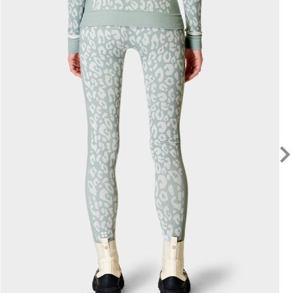 NWT Sweaty Betty Leopard Jacquard Base Layer Leggings in Blue Leopard Pa… - Picture 6 of 9